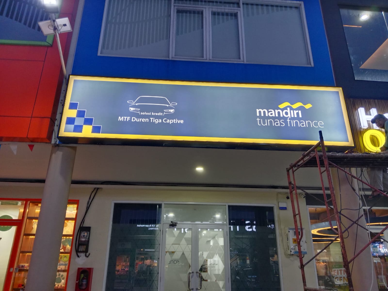 Bank Mandiri | Neon Box - Duren Tiga